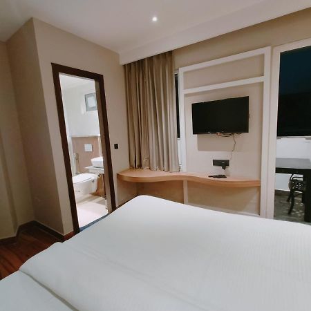 Aura Rooms Dehradun Dış mekan fotoğraf