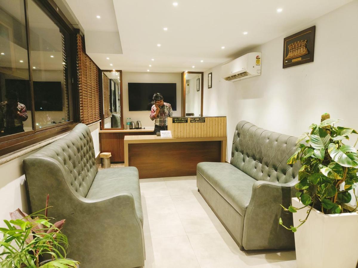 Aura Rooms Dehradun Dış mekan fotoğraf