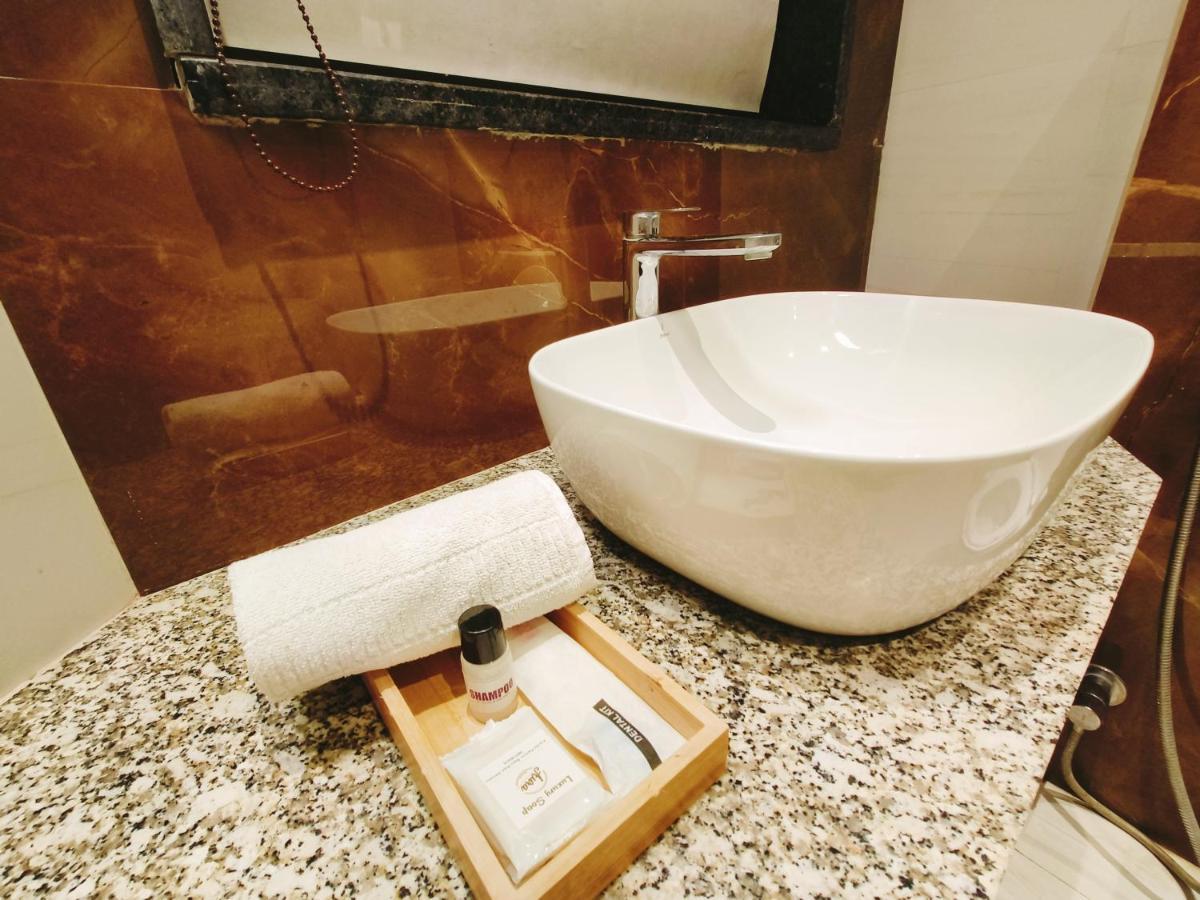 Aura Rooms Dehradun Dış mekan fotoğraf